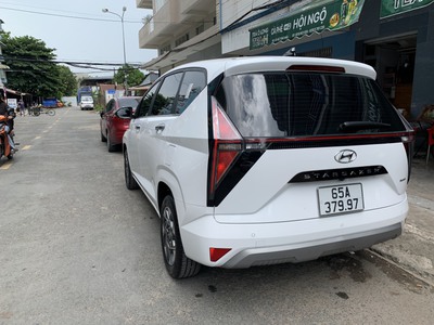 Xe huyndai stargazer lướt 2