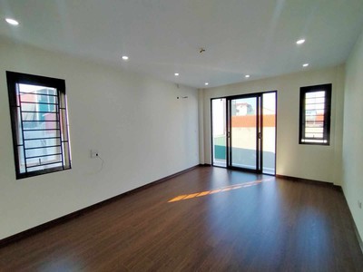 Bán Nhà Ngõ 161 Hoa Lâm, Việt Hưng, 35m2, 5 Tầng, Phân Lô, Ô Tô, Full Nội Thất, Nhỉnh 3 Tỷ 2