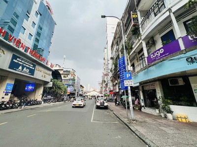 Mặt tiền kinh doanh lý tự trọng, sát chợ bến thành, 4x20, giá 45 tỉ 2
