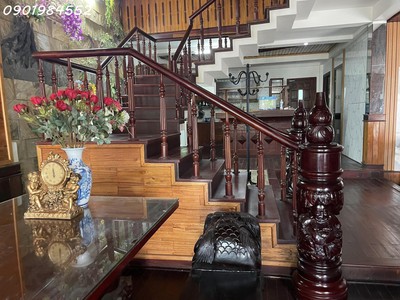 Biệt thự gỗ, 3 tầng, dt đất 160, mt 8m. đường 30m sơn trà 0