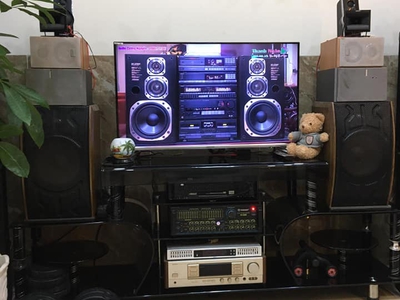 Biên Hòa thanh lý KỆ TIVI KÍNH CƯỜNG LỰC 99, lau sạch sẽ đẹp như mới 0