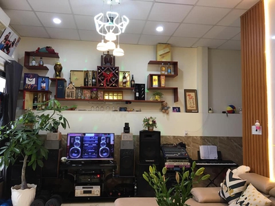 Biên Hòa thanh lý KỆ TIVI KÍNH CƯỜNG LỰC 99, lau sạch sẽ đẹp như mới 1