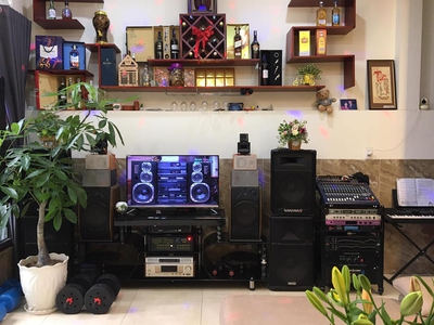 Biên Hòa thanh lý KỆ TIVI KÍNH CƯỜNG LỰC 99, lau sạch sẽ đẹp như mới 2