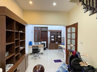 Chính chủ cho thuê CH 3 tầng số 39 mặt phố hoàng cầu 871