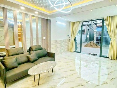 Chính chủ cho thuê CH 3 tầng số 39 mặt phố hoàng cầu 196