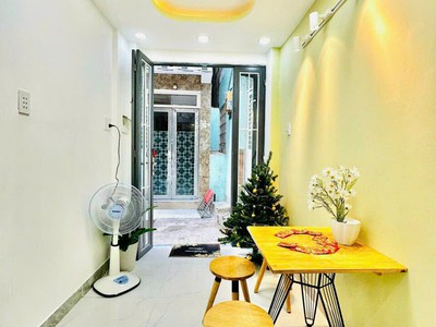 Chính chủ cho thuê CH 3 tầng số 39 mặt phố hoàng cầu 547
