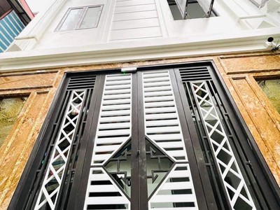 Chính chủ cho thuê CH 3 tầng số 39 mặt phố hoàng cầu 768