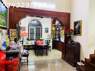 Chính chủ cho thuê CH 3 tầng số 39 mặt phố hoàng cầu 683