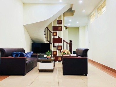 Chính chủ cho thuê CH 3 tầng số 39 mặt phố hoàng cầu 776