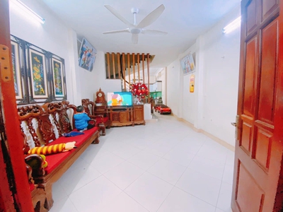 Chính chủ cho thuê CH 3 tầng số 39 mặt phố hoàng cầu 347