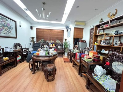 Chính chủ cho thuê CH 3 tầng số 39 mặt phố hoàng cầu 413