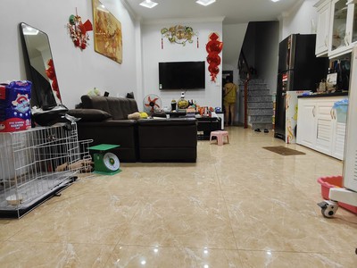 Chính chủ cho thuê CH 3 tầng số 39 mặt phố hoàng cầu 97