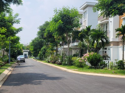 Chính chủ cho thuê CH 3 tầng số 39 mặt phố hoàng cầu 145