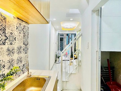 Chính chủ cho thuê CH 3 tầng số 39 mặt phố hoàng cầu 548