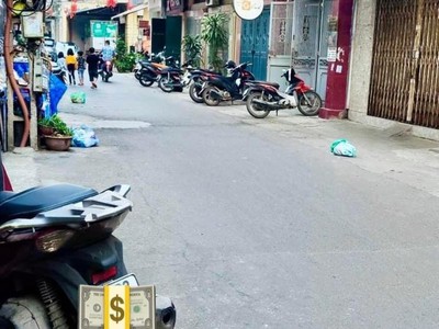 Chính chủ cho thuê CH 3 tầng số 39 mặt phố hoàng cầu 900