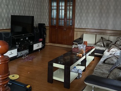 Chính chủ cho thuê CH 3 tầng số 39 mặt phố hoàng cầu 0