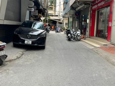 Chính chủ cho thuê CH 3 tầng số 39 mặt phố hoàng cầu 13