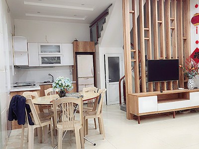 Chính chủ cho thuê CH 3 tầng số 39 mặt phố hoàng cầu 744