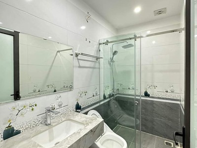 Chính chủ cho thuê CH 3 tầng số 39 mặt phố hoàng cầu 731