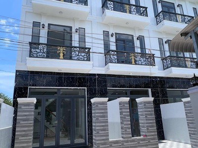 Chính chủ cho thuê CH 3 tầng số 39 mặt phố hoàng cầu 434