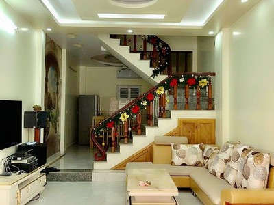 Chính chủ cho thuê CH 3 tầng số 39 mặt phố hoàng cầu 753