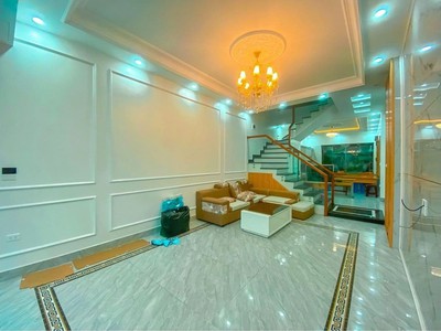 Chính chủ cho thuê CH 3 tầng số 39 mặt phố hoàng cầu 718