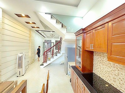 Chính chủ cho thuê CH 3 tầng số 39 mặt phố hoàng cầu 758