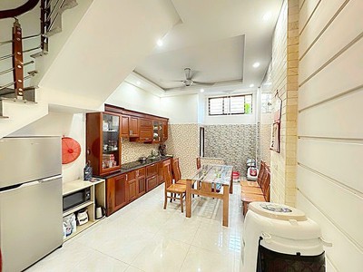 Chính chủ cho thuê CH 3 tầng số 39 mặt phố hoàng cầu 759