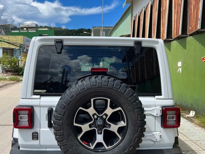 Chính chủ bán Xe Jeep Wrangler Rubicon 4 cửa màu trắng 2
