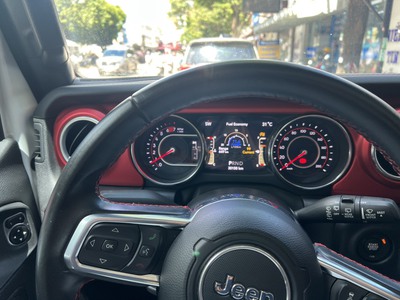 Chính chủ bán Xe Jeep Wrangler Rubicon 4 cửa màu trắng 3