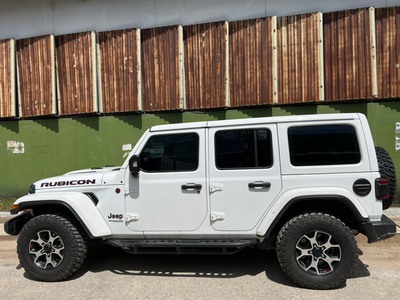 Chính chủ bán Xe Jeep Wrangler Rubicon 4 cửa màu trắng 4