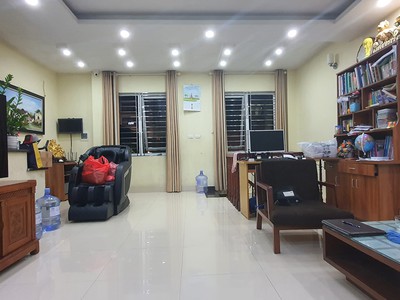 Chính chủ cho thuê CH 3 tầng số 39 mặt phố hoàng cầu 1363