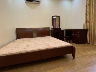Chính chủ cho thuê CH 3 tầng số 39 mặt phố hoàng cầu 957