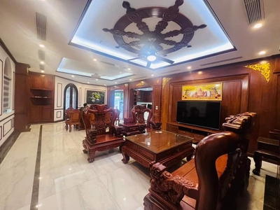 Chính chủ cho thuê CH 3 tầng số 39 mặt phố hoàng cầu 2004