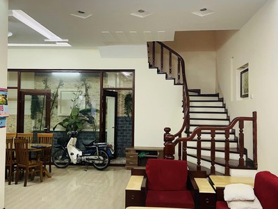 Chính chủ cho thuê CH 3 tầng số 39 mặt phố hoàng cầu 1029