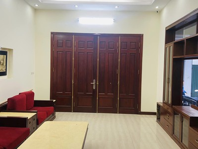 Chính chủ cho thuê CH 3 tầng số 39 mặt phố hoàng cầu 1031