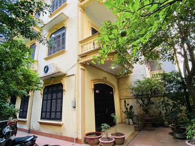 Chính chủ cho thuê CH 3 tầng số 39 mặt phố hoàng cầu 974