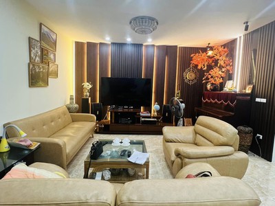 Chính chủ cho thuê CH 3 tầng số 39 mặt phố hoàng cầu 1960