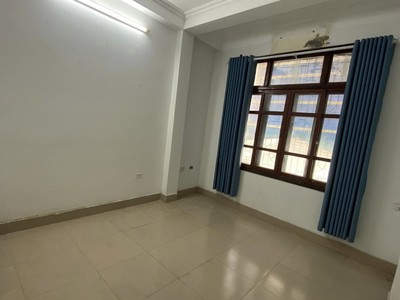 Chính chủ cho thuê CH 3 tầng số 39 mặt phố hoàng cầu 1379