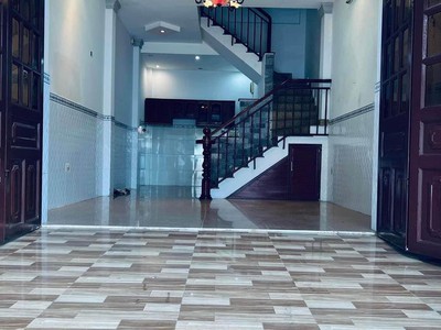 Chính chủ cho thuê CH 3 tầng số 39 mặt phố hoàng cầu 2018