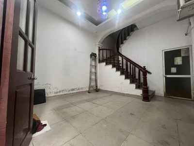 Chính chủ cho thuê CH 3 tầng số 39 mặt phố hoàng cầu 1696