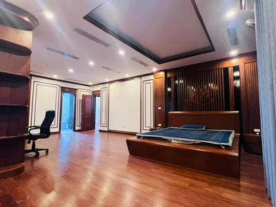 Chính chủ cho thuê CH 3 tầng số 39 mặt phố hoàng cầu 2008