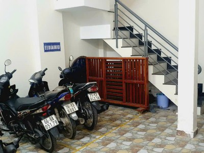 Chính chủ cho thuê CH 3 tầng số 39 mặt phố hoàng cầu 1408