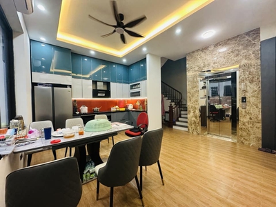 Chính chủ cho thuê CH 3 tầng số 39 mặt phố hoàng cầu 1016
