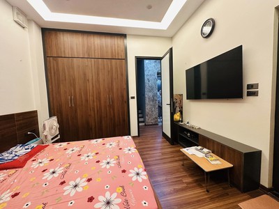 Chính chủ cho thuê CH 3 tầng số 39 mặt phố hoàng cầu 1017