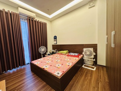 Chính chủ cho thuê CH 3 tầng số 39 mặt phố hoàng cầu 1018