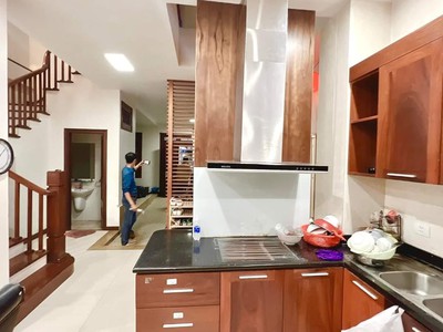 Chính chủ cho thuê CH 3 tầng số 39 mặt phố hoàng cầu 1154