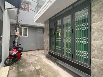 Chính chủ cho thuê CH 3 tầng số 39 mặt phố hoàng cầu 1686