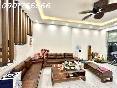 Chính chủ cho thuê CH 3 tầng số 39 mặt phố hoàng cầu 1279