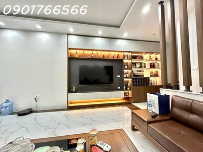 Chính chủ cho thuê CH 3 tầng số 39 mặt phố hoàng cầu 1232